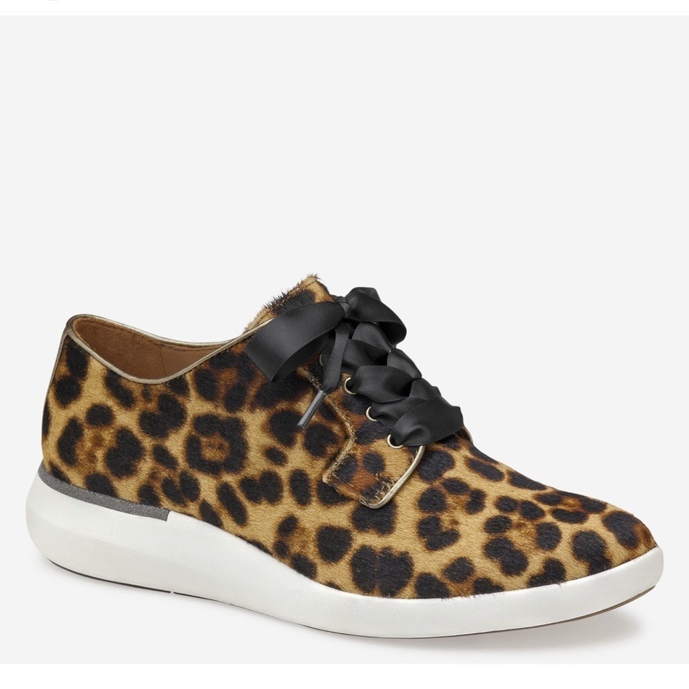 Johnston & Murphy Women Dakota leopard calf hair lace up sneaker size 6